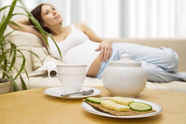 cách làm giảm các cơn đau bụng khi mang thai
