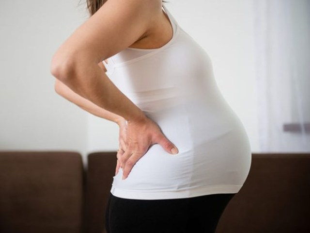 cách chữa đau lưng khi mang thai