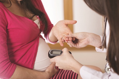 Phụ nữ mang thai bị tiểu đường có thể phải đi kiểm tra bác sỹ nhiều
